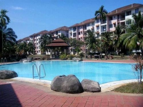 Swimming pool condo near beach, 2 bedrooms aircon