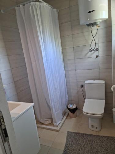 Quadruple Room image 6