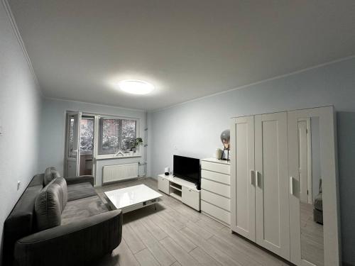 Tallinn's Prime Spot: Pae 49 - Near Airport, Concerts & Shops, Tallinn (photo 2)