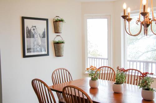 Queen Suite with Private Ensuite at Fancie's PEC - Suite 1, Belleville (fotografie 3)