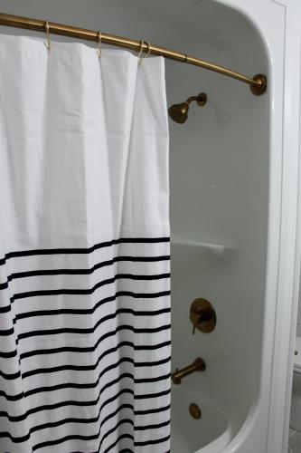 Queen Suite with Private Ensuite at Fancie's PEC - Suite 1, Belleville (fotografie 2)