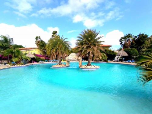 Kas di BaMi A-194 op Seru Coral Resort - Ruim appartement met groot zwembad en tropische tuin