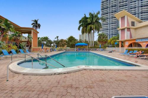 Hollywood Boardwalk Pool 5min Hallandale Beach