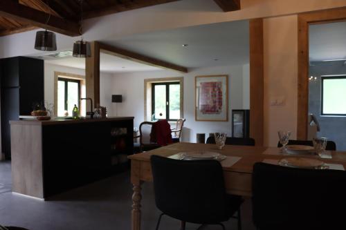 廚房, Le Chalet de Paul in 孔布蘭歐蓬