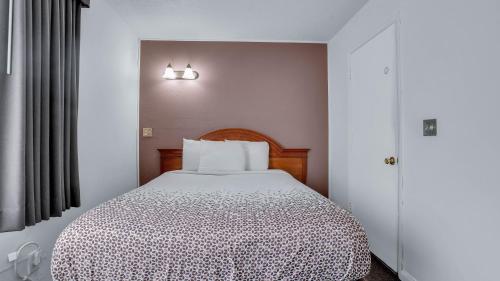 King Room image 9