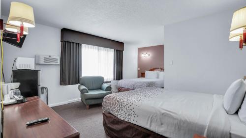 Standard Double Room image 10
