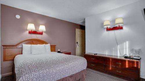 King Room image 8