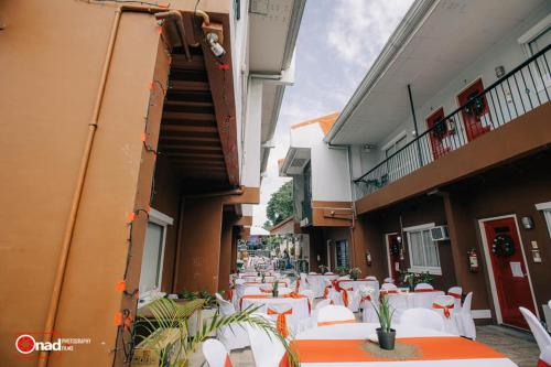 Ashley and Bill's Suites 'N Garden Hotel and Vacation Homes in Carcar City