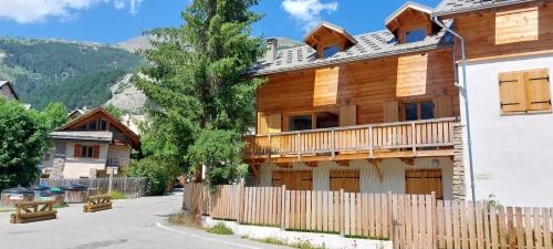 Duplex rénové au pied des pistes Serre Chevalier Le Monetier-Les-Bains