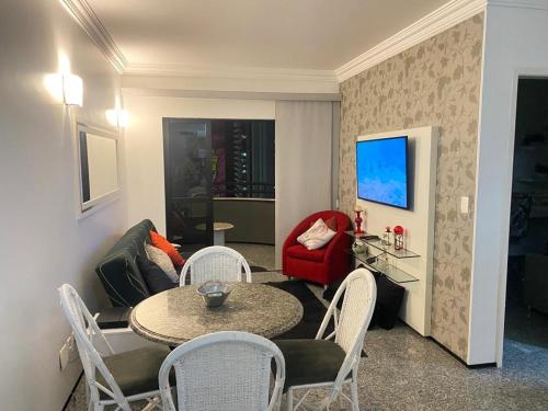 Aparthotel a 50m da Beira Mar 2 quartos sendo escritório sofá-cama, ideal para empresários e home office