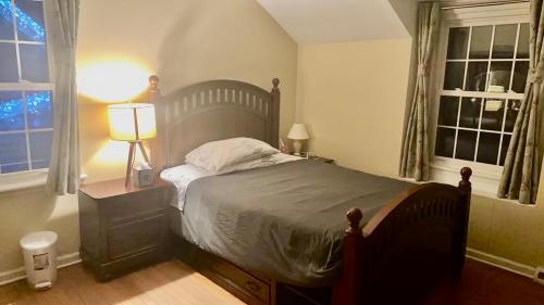 B1 A private room in Naperville downtown with desk and Wi-Fi near everything in Naperville, USA