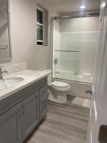 PRIVATE ROOM IN NEW APPARTMENT WITH FULL BATH in Los Angeles, USA