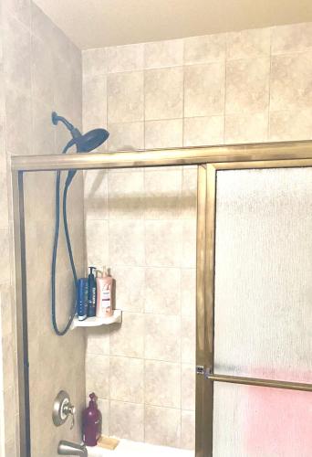 B2 A private room in Naperville downtown with desk and Wi-Fi near everything in Naperville, USA