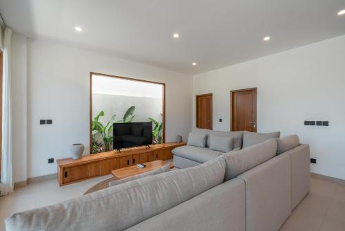 Villa Phan - Tranquil Stylish 2-Bedroom Villa in Pererenan - image 5