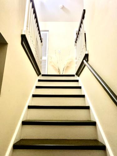 B4 A private room in Naperville downtown with desk and Wi-Fi near everything in Naperville (IL)