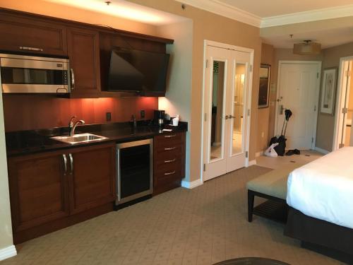 MGM Signature Condo Hotel by Owner - No Resort Fee !!, Las Vegas (photo 10)
