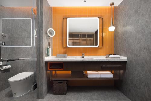 room detail thumbnail 2