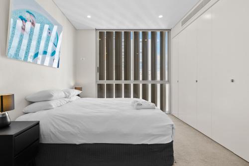 Spectacular City & Harbour Views: Bondi Junction