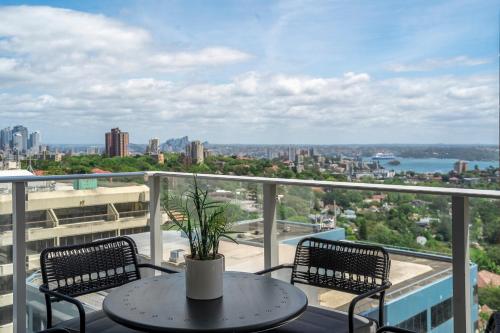 Spectacular City & Harbour Views: Bondi Junction