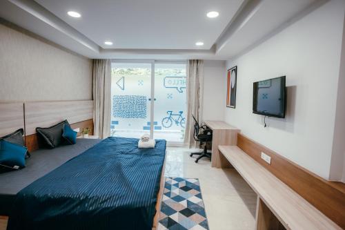 FlxHo Trio Hotel and Suites - near Medanta Medicity