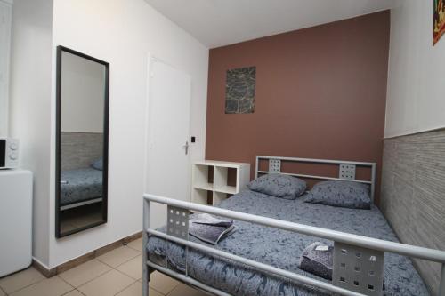 05 - Chambre confort au calme avec TV WIFI - Chambre d'hôtes - Saint-Denis