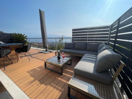  Deluxe Sky Terrasse Design Apartment 180°Lake View in Maderno