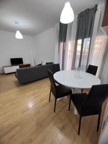 Apartamento en Sabiñánigo con amplia y soleada terraza