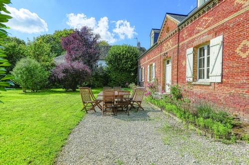 Viesnīcas āriene, La Goupillère - Ancienne école totalement rénovée (La Goupillere - Ancienne ecole totalement renovee) in Bezu-Saint-Eloi