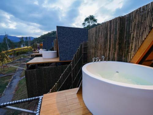Hot tub, RoomQuest Kid Tung Khao near Gran Monte Vineyard