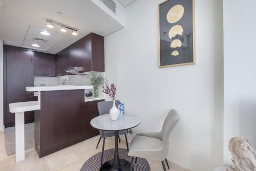 Trinity Holiday Homes in DIFC With Spectacular Views - image 4
