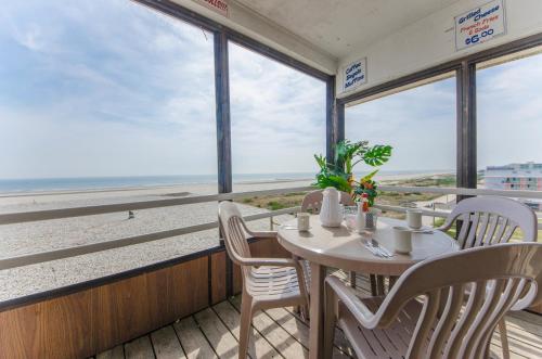 Waikiki Oceanfront Inn - 레스토랑