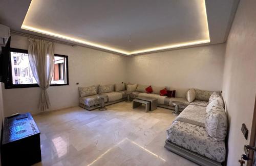 Luxurious Apartment in Hivernage - Tap to explore photos