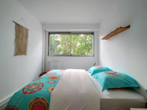 Chic and comfortable apart near Paris