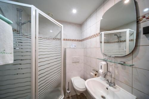 Jupiter Hotel - image 8