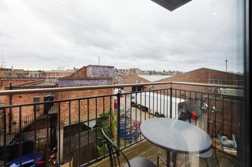 The Wembley Crib - Lovely 1BDR Flat with Balcony