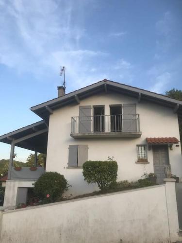 Louez l’étage d une maison basque à 5mn de Bayonne - Location saisonnière - Mouguerre