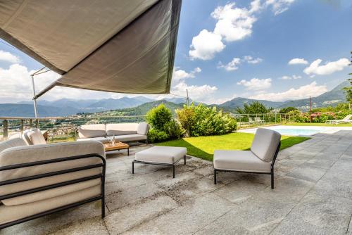 ผับ/เลาจน์, Villa Girandola with private, heated pool in เปรกัสโซนา