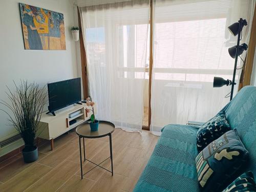 2 pièces climatisé avec balcon dans le vieil Antibes, résidence avec ascenseur - Plage du Ponteil