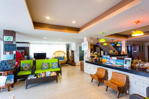 Shared lounge/TV area, Talay Sai Hotel in Pathio