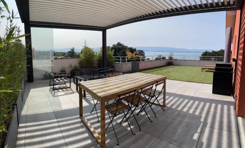 IMMODREAMS - L'Attik with lake views and 80m2 terrace - Location saisonnière - Évian-les-Bains