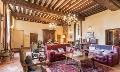 Iekārtas, Manoir du Petit Logis in Bezu-Saint-Eloi