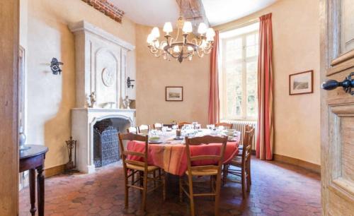 Iekārtas, Manoir du Petit Logis in Bezu-Saint-Eloi