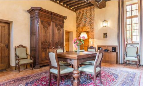 Iekārtas, Manoir du Petit Logis in Bezu-Saint-Eloi