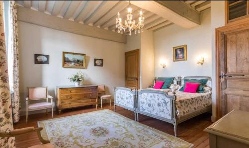 Iekārtas, Manoir du Petit Logis in Bezu-Saint-Eloi