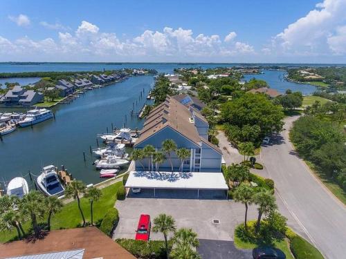 Harbor View, short 7 minute walk to beach.