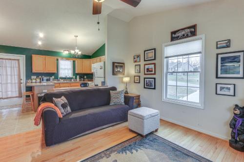 Charming Shenandoah Retreat with Deck and Grill! in Shenandoah, USA