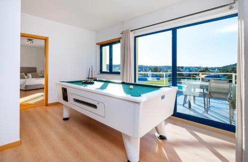 Penthouse 160sqm wide Terraces Pool view & private Hot Tub & Parking