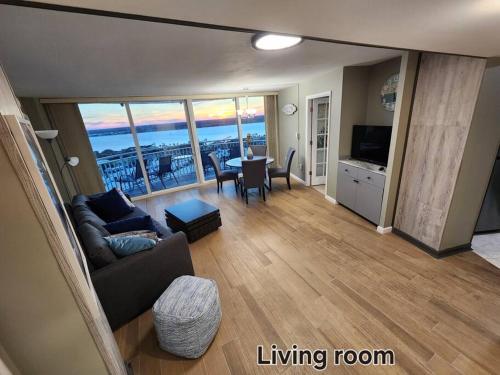 21st Floor Oceanfront Retreat 2bed 2bath Condo in Daytona Beach, USA