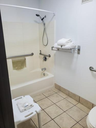 Omak Inn - image 6