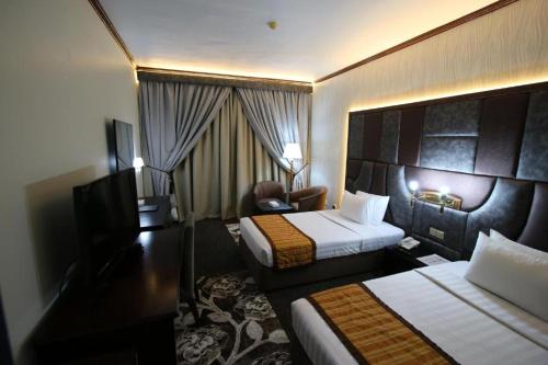 room detail thumbnail 1